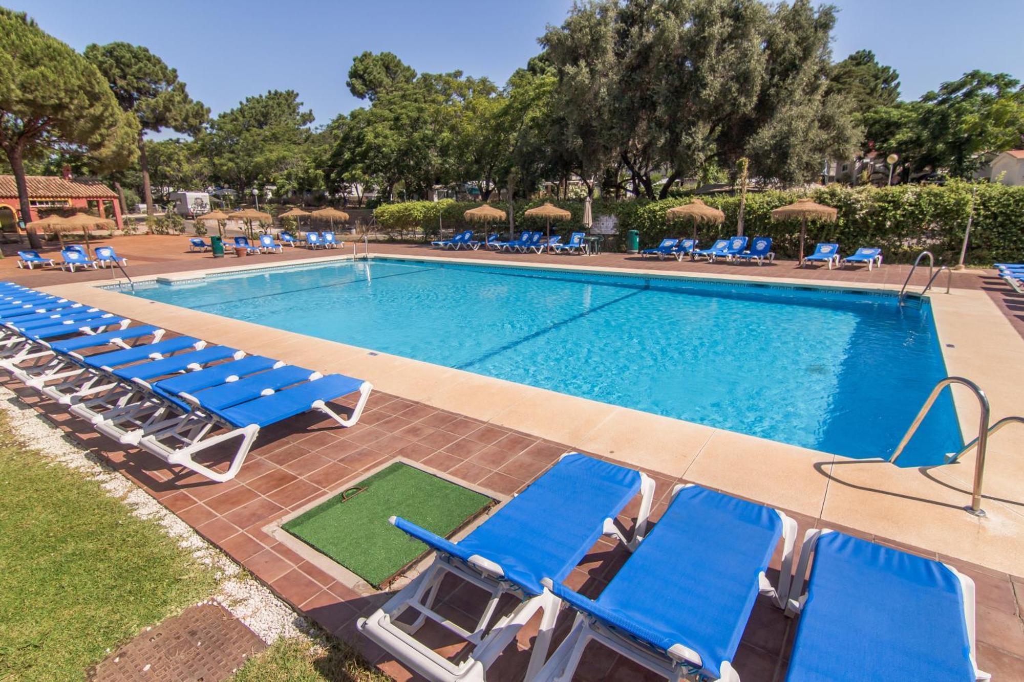 Complejo Turistico & Camping Cabopino Марбелья Екстер'єр фото